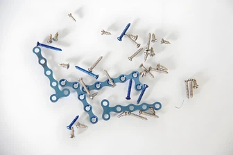 מחיר בורג עצם טיטניום